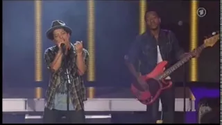 Bruno Mars -Valerie (Live) at the New Pop Festival 2011