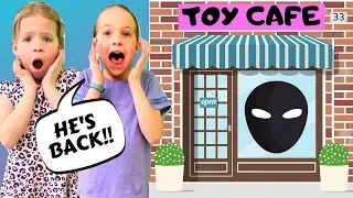 The Toy Master Comes to Toy Cafe