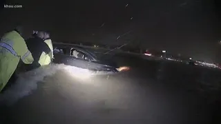 Video: Officers create human chain to rescue family caught in Imelda's floodwaters