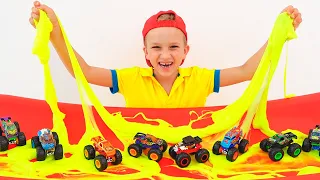 Vlad y Nikita juegan con camiones monstruo de juguete  Coches Hot Wheels para niños