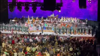 Shannon Rovers Pipe Band Scotland the Brave entrance to the André Rieu - Johann Strauss Orchestra