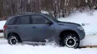 suzuki grand vitara snow offroad