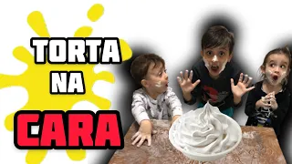 DISPUTA  EM FAMÍLIA! QUEM LEVOU A MELHOR TORTA NA CARA!