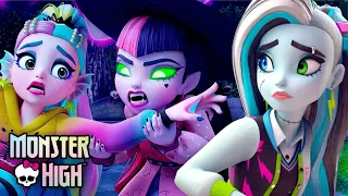 Frankie Fights a Zombie Attack! w/ Lagoona & Deuce | Monster High