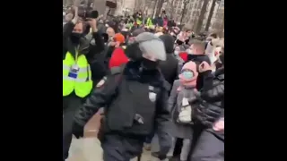 Москва красавцы ♥️ Полицаям позор ✊ Долой власть чекиста 📣 Долой олигарха Путина ✊