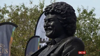 Bobby Ball statue unveiled in Lytham (UK)
