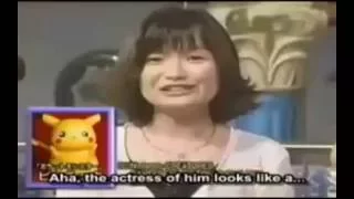 Pikachuyu seslendiren kadın