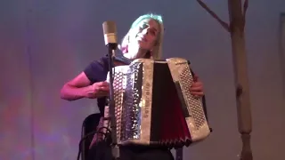 French  Accordion music played by Flo at MacSweet's 8-17-18