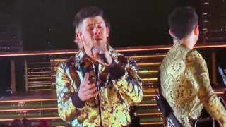 Jonas brothers perform “5 more minutes” at the Grammys