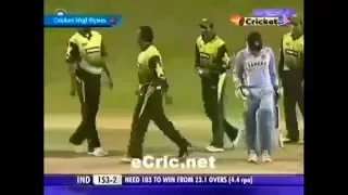 Spirit of Cricket Virender Sehwag Shows Spotrsmanship towards Shoaib Akhtar Pakistan