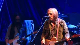 Tom Petty & The Heartbreakers - A Woman In Love ( It's Not Me )