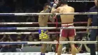 Muay Thai - Petchboonchu vs Saenchai - Last Lumpini Stadium Show, 7th February 2014