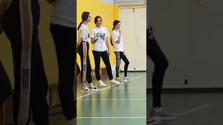 Chica rusa bailando Rasputín