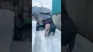 How snow can be cleared using a 4X4 vehicle and hand made wooden blade?