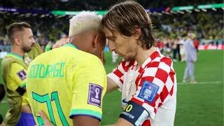 MODRIC CONSOLA RODRYGO E JOGADORES DA SELEÇÃO APÓS A ELIMINAÇÃO NA COPA DO MUNDO