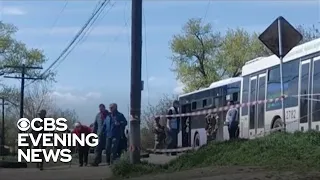Ukrainian civilians evacuated from Mariupol