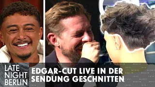 Überraschungsgast schneidet Mitarbeiter den Edgar-Cut | Late Night Berlin