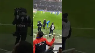 OL-OM le lancer de bouteille sur Dimitri Payet ( merci au lanceur pour la soirée gâchée 😡😡)