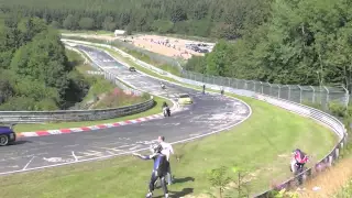 Ölspur auf Nordschleife bei den Touristenfahrten am 1.8.2011 2 Motorrad Unfälle in HD