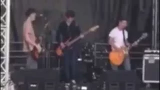 Bleach - Tell me why (Live at Youth in the park)