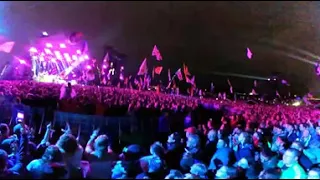 Stayin Alive   Coldplay & Barry Gibb@Glastonbury2016