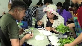 Obama's Vietnam noodle visit sparks feeding frenzy