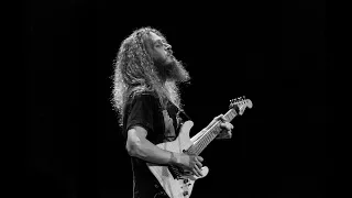 Incredible guitar solo by Guthrie Govan