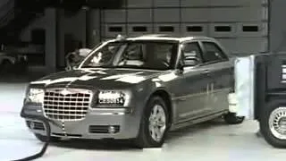 ► 2006 Chrysler 300 - CRASH TEST