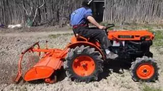 Mini tractor Kubota B7000 con rotovator
