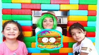 ACEMİ HAMBURGERCİ, ELİF ÖYKÜ VE MASALI ÇOK GÜLDÜRDÜ - Beginner Hamburger fun kid videos