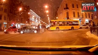 Момент ДТП: Авария с автобусом на Литейном, Санкт-Петербург, 04.12.2016