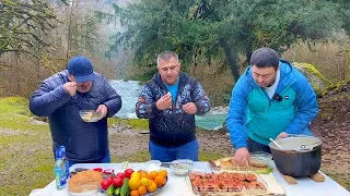 Шашлык из Рыбы / Уха в казане /  Отдыхаем в горах Абхазии! Блюда из рыбы
