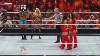 WWE RAW 11/28/11 | Alicia Fox & Kelly Kelly vs. Brie & Nikki Bella