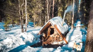 WOODEN HUT. INSIDE RECONSTRUCTIONS/BUILDING. FISHING. BUSHCRAFT.