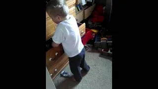 4year old caught opening Christmas present