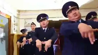 Танцы якутской полиции
