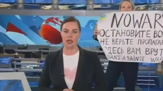 Protester interrupts Russian broadcast