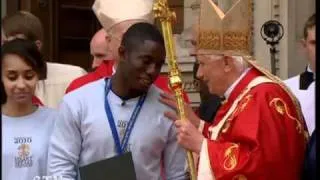 Pope greets youth in London after Mass in Westminster Cathedral