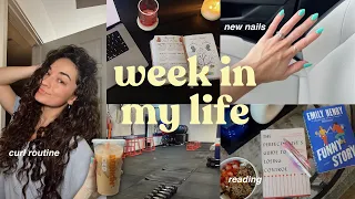 week in my life: updated curly hair routine (the best), book chats, BTS of brand events, reflecting