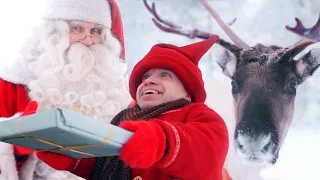 Babbo Natale e Kilvo Elfi in Rovaniemi Lapponia:  regalo di Natale per elfo di Santa Claus - renne