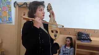 Гъдулка - свири г-жа Маруся Пейчева