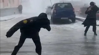 Vladivostok residents battle blizzard's powerful winds