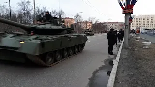 Проход военной техники на репетиции прарада 9 мая в Мурманске
