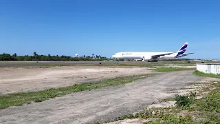 Takeoff, decolagem do Boeing 777-300ER da Latam do Salvador Aiport. Bela aeronave