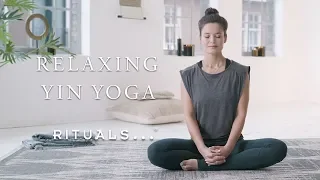 Unwind en undo stress with Yin Yoga (15-minute yoga practice) | Rituals