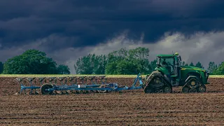 John Deere 8RX 410 with Lemken 9 furrow plough