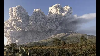 Извержение вулкана Синабунг: пеплом засыпало остров Суматра #Sinabung #Sumatra #volcano