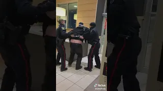 Peel Regional Police arrest man who is resisting arrest