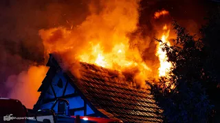 Fachwerkhaus brennt vollständig aus - Feuerwehr Köln im Großeinsatz | 07.03.2021