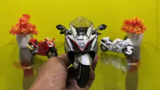 Hayabusa 1:18 vs 1:12 Diecast Models